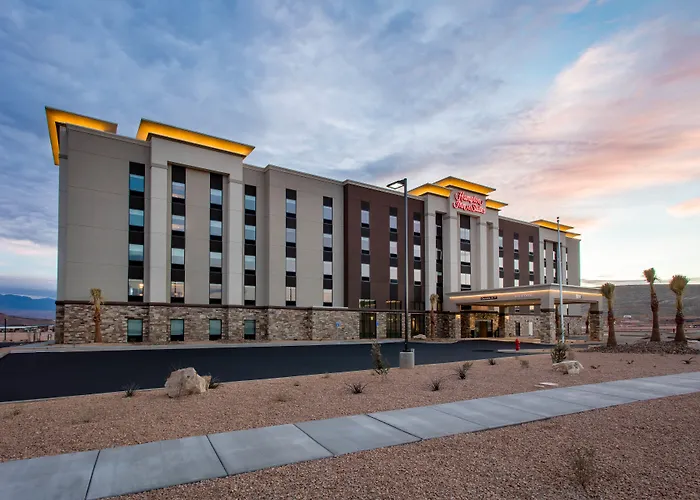 Luxury hotel only: Hampton Inn & Suites St. George